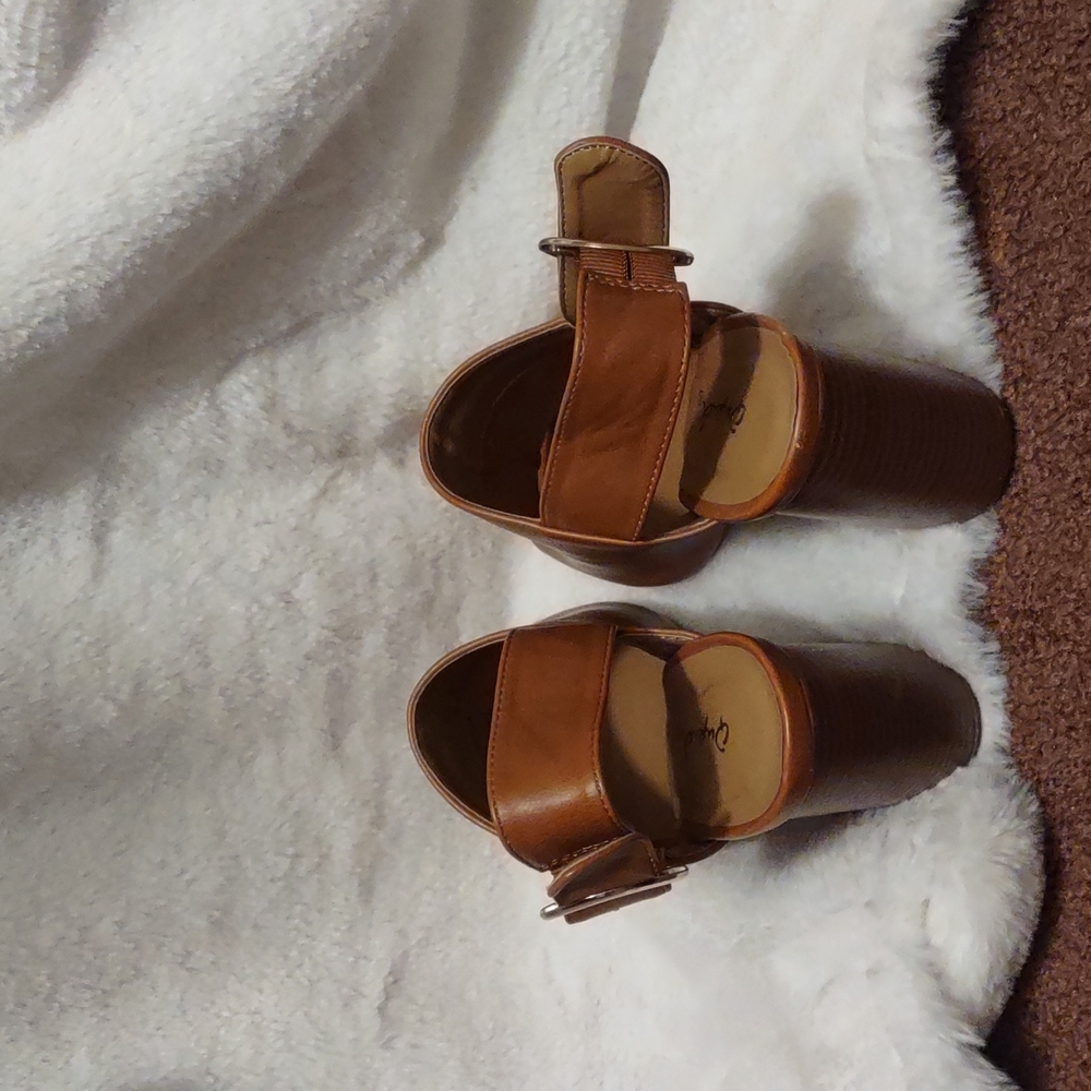 Heels - Picture 4 of 5